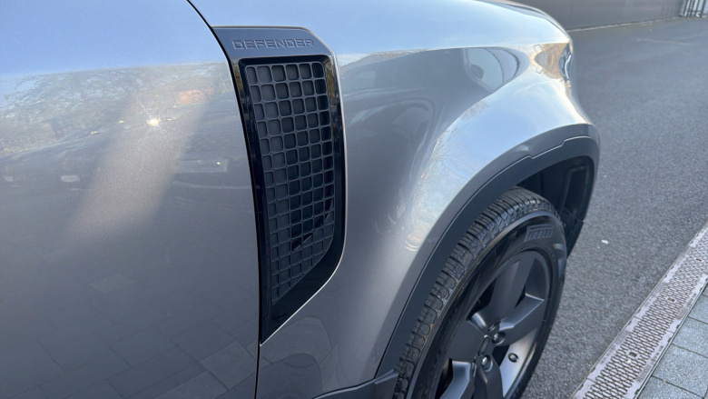 Land Rover Defender 2.0 D240 SE 110 5dr Auto Diesel Estate